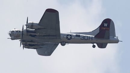 Un avion du même modèle que celui qui s'est crashé ce mercredi : le B-17, dit "la forteresse volante", photographié le 8 mai 2015 à Washington aux Etats-Unis. (ANDREW CABALLERO-REYNOLDS / AFP)