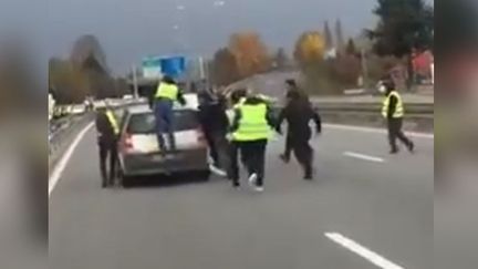 Capture d'écran de la vidéo de la journaliste Nelly Assénat.&nbsp; (NELLY ASSENAT/RADIOFRANCE)