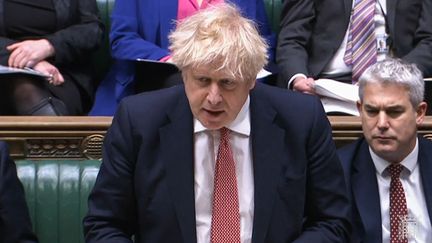 Le Premier ministre Boris Johnson au Parlement britannique, à Londres (Royaume-Uni), le 21 février 2022. (ELENA FUSCO / AFP)