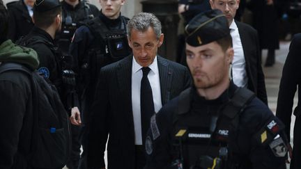 Nicolas Sarkozy arrive au palais de justice pour assister à une audience dans son procès d’appel au Palais de la Justice à Paris, le 14 février 2024. (YOAN VALAT / MAXPPP)