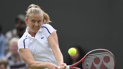 Fiona Ferro a été sortie dès le premier tour par la numéro 13 mondiale, l'Espagnole&nbsp;Garbiñe Muguruza.&nbsp; (AELTC/EDWARD WHITAKER / POOL)