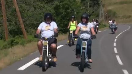 Un passionné s'est lancé dans la location de Motobécane dans la Loire. (FRANCE 3)