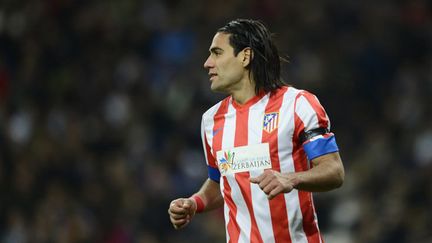 Falcao entouré par ses coéquipiers de l'Atletico Madrid (PIERRE-PHILIPPE MARCOU / AFP)