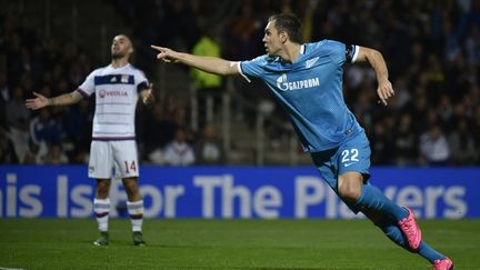 L'immense déception du Lyonnais Darder et la joie du double buteur, Dziouba (JEFF PACHOUD / AFP)