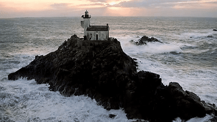 Le Phare Trévénnec où Marc Pointud va s'isoler pendant 60 jours 
 (France 3 / Culturebox)