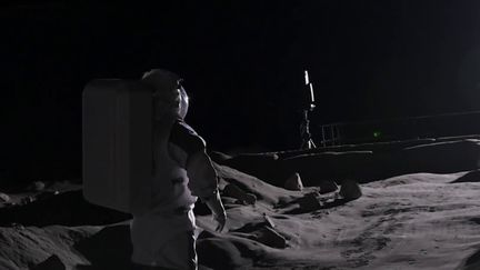 Espace : visite de "Luna", la réplique qui permet de vivre un voyage sur la Lune sans quitter la Terre (France 2)