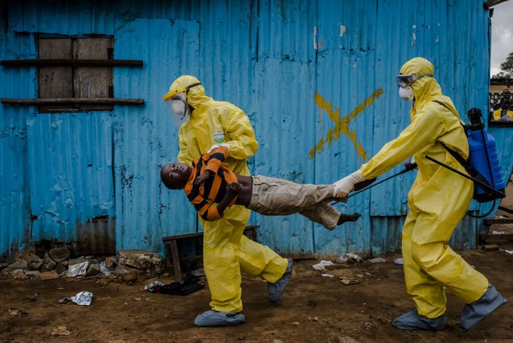 Prix Pulitzer 2015 pour le New York Times pour la couverture de l'épidémie Ebola en Afrique de l'ouest
 (DANIEL BEREHULAK / NYTNS / AFP)