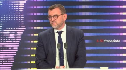 Olivier Klein, ministre délégué chargé de la Ville et du Logement, était mardi 29 novembre l'invité du 8h30&nbsp;franceinfo. (FRANCEINFO / RADIOFRANCE)