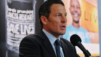 Le coureur cycliste Lance Armstrong, lors d'une conf&eacute;rence de presse co-organis&eacute;e avec sa fondation contre le cancer, Livestrong, le 24 mars 2011 &agrave; Washington (Etats-Unis). (MANDEL NGAN / AFP)