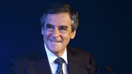 Le candidat à la primaire de la droite explique qu'il ne croit pas, contrairement au président des Républicains, en un nouveau traité ou au recours au référendum pour relancer l'Europe.