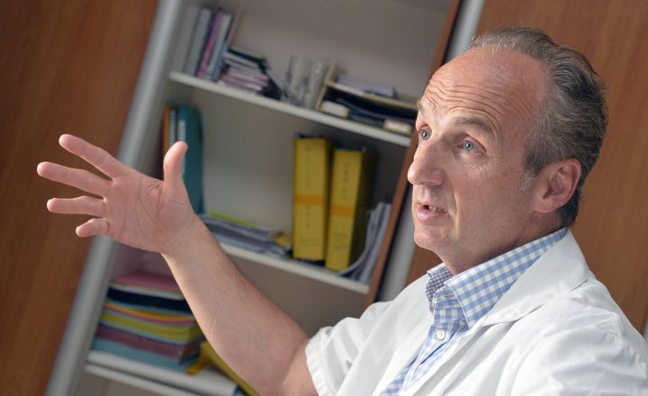 Le m&eacute;decin Eric Kariger dans son bureau du CHU de Reims (Marne), le 20 mai 2014. (MAXPPP)