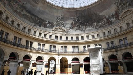 L'intérieur de l'ancienne Bourse du Commerce, à Paris, alors en travaux pour préparer le futur&nbsp;centre d'art de&nbsp;François Pinault (26 juin 2017) (PATRICK KOVARIK / AFP)