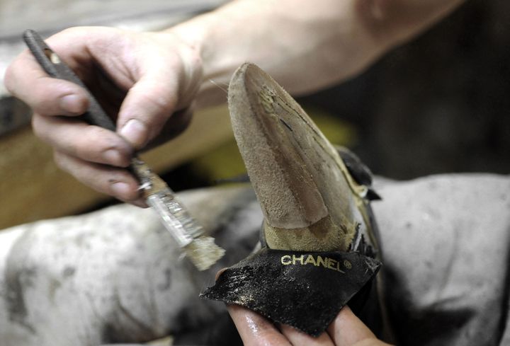 Le savoir-faire du bottier Massaro au service de Chanel
 (PATRICE THEBAULT / ONLY FRANCE)