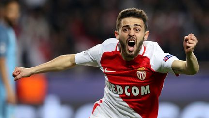 Le Portugais&nbsp;Bernardo Silva au Stade Louis II de Monaco le 15 mars 2017 lors du match de Ligue des champions contre Manchester City. (VALERY HACHE / AFP)