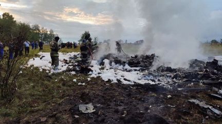 Le lieu du crash de l'avion qui transportait Evguéni Prigojine, dans la région de Tver, en Russie, le 24 août 2023. (INVESTIGATIVE COMMITTEE OF RUSSI / ANADOLU AGENCY / AFP)