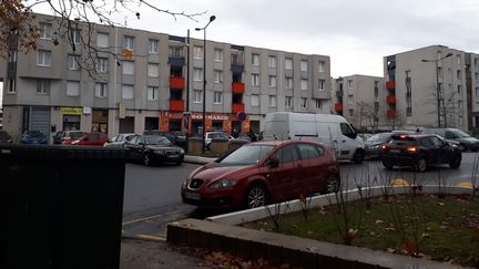 Le quartier des Friches, à Maurepas (Yvelines), où vivait l'adolescent, tué lors d'un affrontement dans la ville voisine de Coignières, dimanche 27 novembre 2022 (THEO BOSCHER / FRANCE BLEU PARIS)