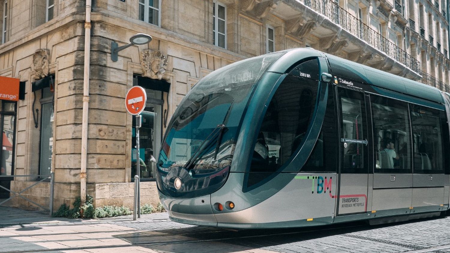 Bordeaux un tramway frappé par la foudre