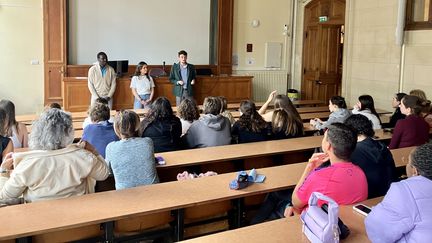 Une quarantaine de lycéens ont participé à des ateliers pour les aider à développer leur éloquence, à l'université Paris 1 Panthéon-Sorbonne, à Paris, le 23 mai 2023. (NOÉMIE BONNIN)