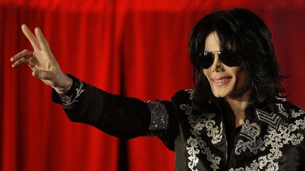 Michael Jackson devant les journalistes, le 5 mars 2009, &agrave; Londres (Royaume-Uni).&nbsp; (JOEL RYAN / AP / SIPA)