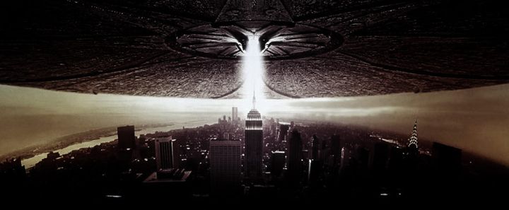 Photo promotionnelle pour l'annonce de "Independence Day Forever Part 2" de Roland Emmerich
 (Twentieth Century Fox)