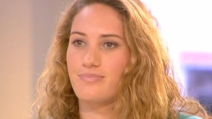 La nageuse Camille Muffat&nbsp;dans l'&eacute;mision de France 2 "Th&eacute; ou caf&eacute;", le 8 septembre 2012. (FRANCE 2)