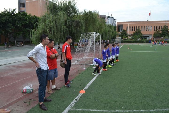 A Chengdu (Chine), Ruan Ruofei présente sa méthode "à la française" à d'autres entraîneurs. (JEREMY DOCTEUR ET VICTOR LE BOISSELIER)