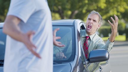 Selon le sondage, 27% des conducteurs avouent &ecirc;tre stress&eacute;s au moment de boucler leur ceinture. (CHRIS RYAN / OJO IMAGES RF / AFP)