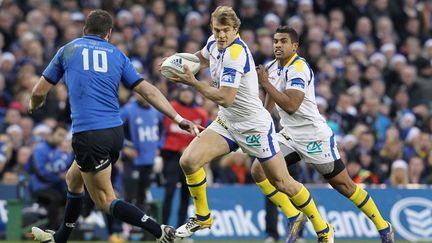 Aurélien Rougerie, l'emblématique joueur de Clermont, face à Jonathan Sexton, l'ouvreur du Leinster, dans un affrontement traditionnel (PETER MUHLY / AFP)