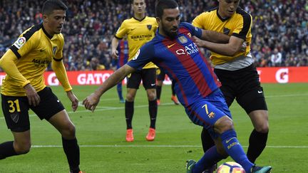 Arda Turan et ses coéquipiers ont buté contre Malaga (LLUIS GENE / AFP)