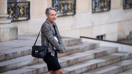 La Première ministre, Elisabeth Borne, quitte l'Elysée, le 15 février 2023. (XOSE BOUZAS / HANS LUCAS / AFP)