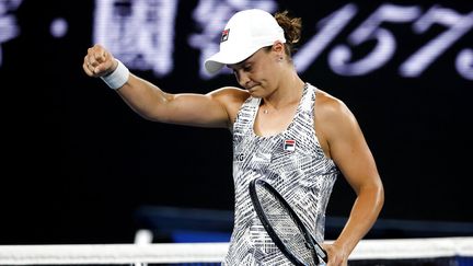 L'Australienne Ashleigh Barty s'est qualifiée pour la première finale de sa carrière à l'Open d'Australie, en battant l'Américaine Madison Keys le 27 janvier 2022. (HAMISH BLAIR / AP)