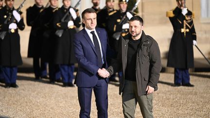 Ukrainian President Volodymyr Zelensky meets Emmanuel Macron to sign a security agreement on February 16, 2024 in Paris.  (DANIEL PIER / NURPHOTO / AFP)