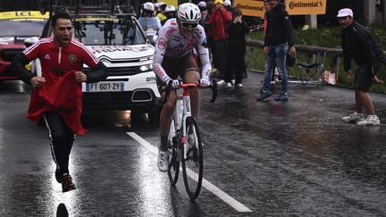 Ben O'Connor dans l'ascension vers Tignes sur le Tour de France 2021 (ANNE-CHRISTINE POUJOULAT / AFP)