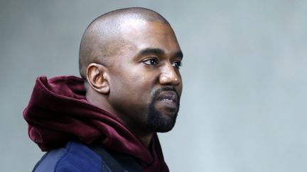 Le rappeur américain Kanye West à la Fashion Week de Paris (France), le 21 novembre 2016. (GUILLAUME HORCAJUELO / EPA FILE / MAXPPP)