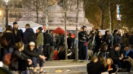 Des manifestants du mouvement Nuit debout, sur la place de la République, à Paris, samedi 16 avril 2016.&nbsp; (CITIZENSIDE / MICHEL STOUPAK / AFP)