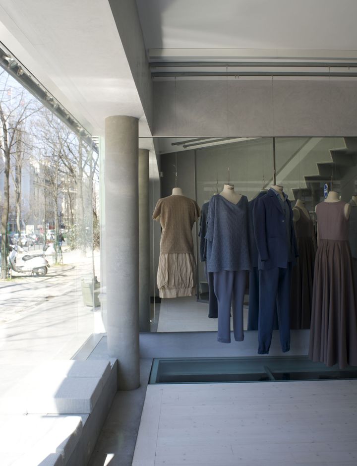 Le rez-de-chaussée de la 1re boutique parisienne de semi-couture d'Anna Ruohonen s'ouvre sur le boulevard Raspail dans le 14e arrondissement
 (Pekka Littow)