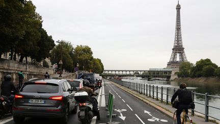 La nouvelle piste cyclable quai Pompidou à Paris, le 4 septembre 2017. (LUDOVIC MARIN / AFP)