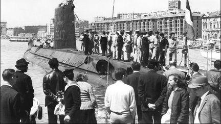 Le sous-marin "Minerve" dans le port de Marseille en 1965. (STF / AFP)