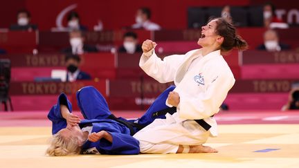 Sandrine Martinet lors de sa victoire en demi-finale du tournoi de para-judo -48 kg des Jeux de Tokyo.&nbsp; (G. Picout - France Paralympique)