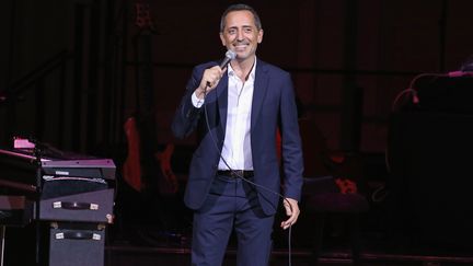 L'humoriste Gad Elmaleh sur scène le 12 septembre 2018 à New York lors d'un événement de promotion Samsung (BENNETT RAGLIN / GETTY IMAGES NORTH AMERICA)