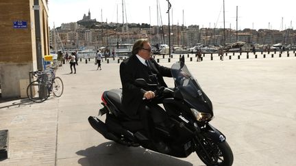 Gérard Depardieu à son arrivée ce lundi 31 août sur le tournage de "Marseille".
 (Laurenson / Photopqr / La Provence)