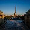 La tour Eiffel porte les anneaux olympiques, en amont du traditionnel feu d'artifice de la fête nationale, à Paris, le 14 juillet 2024. (DIMITAR DILKOFF / AFP)