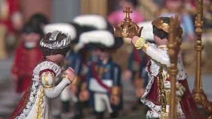 14 évènements majeurs de la vie de Napoléon Ier sont reconstitués dans l'exposition Playmobil du château de Troissereux (Oise). (France 3 Hauts-de-France : A. Halpern / J. Arrignon / C. Delangle)