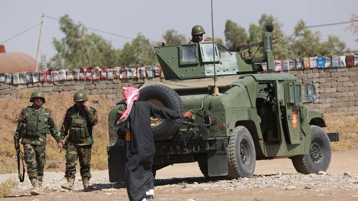 Des combattants kurdes reprennent le contr&ocirc;le de la ville de Rabia, &agrave; la fronti&egrave;re syro-irakienne, le 4 ao&ucirc;t 2014.&nbsp; (EMRAH YORULMAZ / ANADOLU AGENCY / AFP)