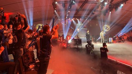 La soirée de la "Karmine Corp", équipe qui participe au championnant français d'esport de&nbsp;"League of Legends", au Carroussel du Louvre le week-end du 9 janvier 2022. (LAURIANE DELANOË / RADIO FRANCE)