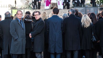 Les comédiens Dany Boon et Vincent Lindon devant l'église de la Madeleine à Paris, le 9 décembre. (BLONDET / SIPA)