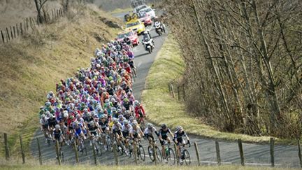 Le peloton du World Tour (LIONEL BONAVENTURE / AFP)