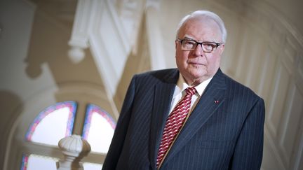 L'ancien Premier ministre Pierre Mauroy, pris en photo le 21 septembre 2011, est d&eacute;c&eacute;d&eacute; le 7 juin. (LIONEL BONAVENTURE / AFP)