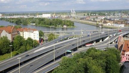 Autoroute le long du port de Szczecin en Pologne (Richard Soberka/Hemis.fr)