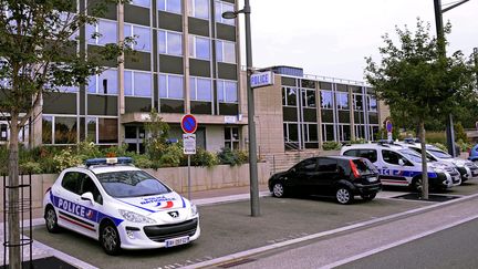 Les policiers lyonnais mis en examen le 13 septembre 2012 travaillent pour la plupart au commissariat de V&eacute;nissieux (Rh&ocirc;ne). (STEPHANE GUIOCHON / LE PROGRES / MAXPPP)